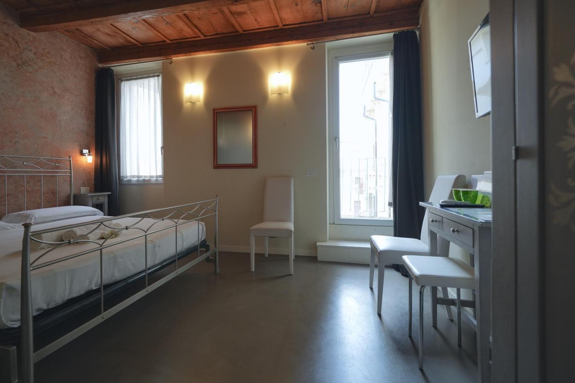 Palazzo Di Giulietta - Juliet's Palace Verona