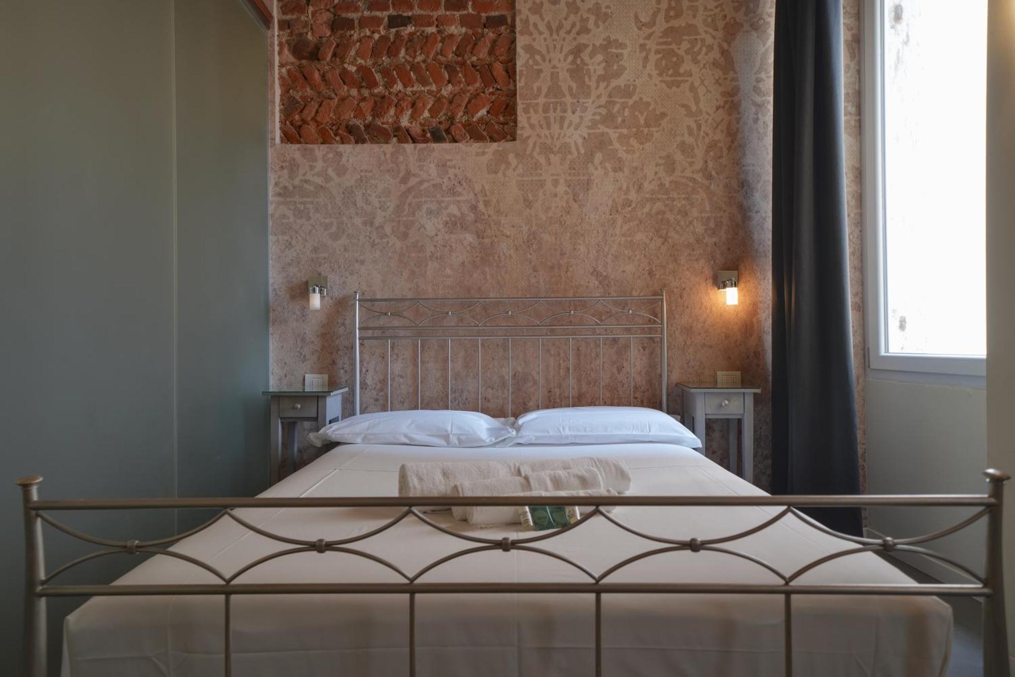 Palazzo Di Giulietta - Juliet's Palace * Verona