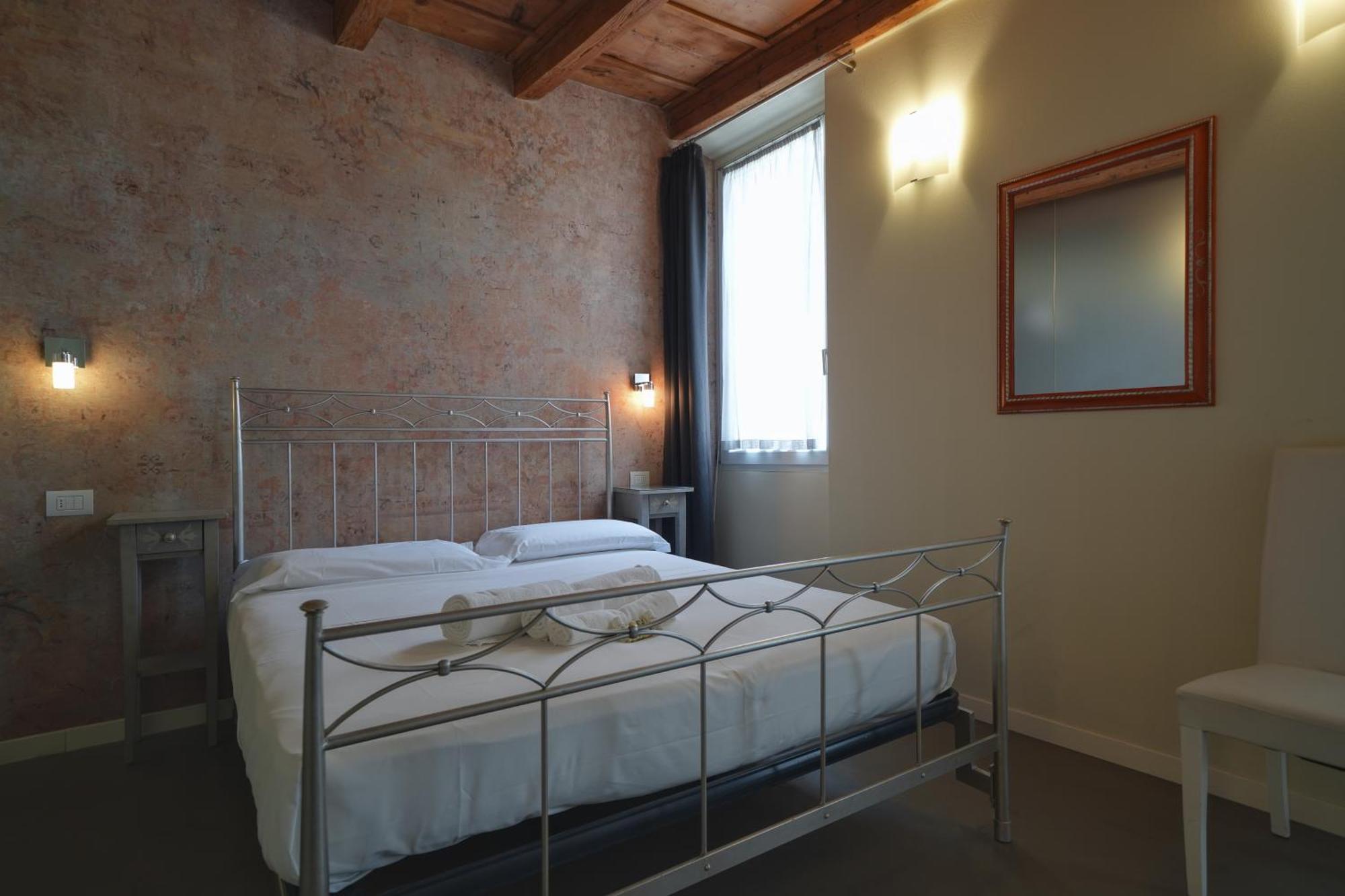 Palazzo Di Giulietta - Juliet's Palace *